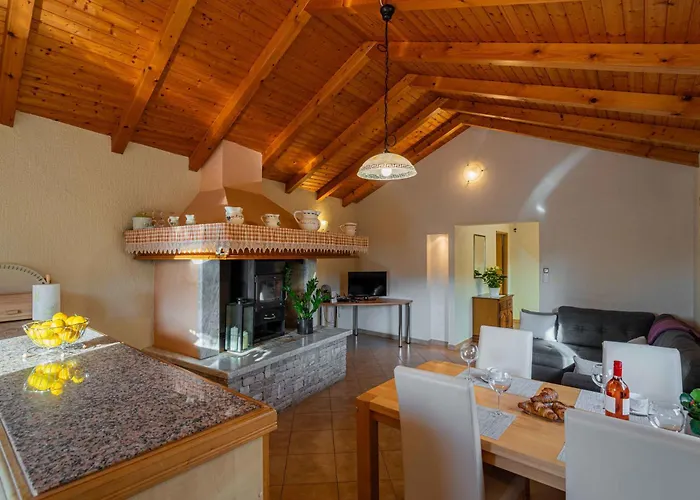 Holiday home Garden House Kablar Pula