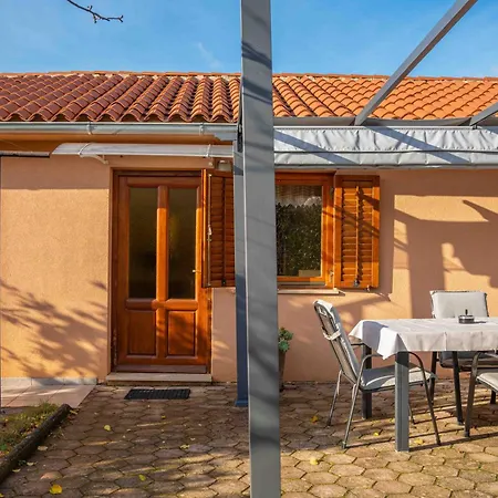 Dom wakacyjny Garden House Kablar Pula