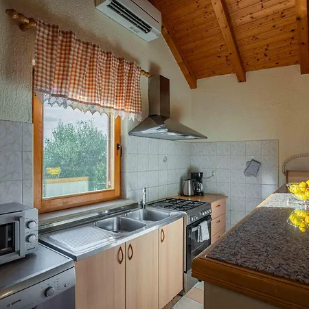 Garden House Kablar Holiday home Pula