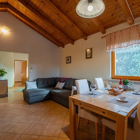 Holiday home Garden House Kablar Pula