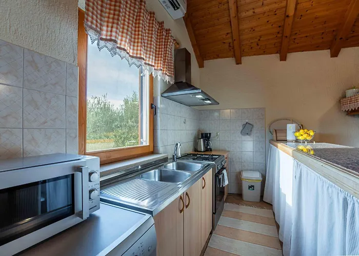 Garden House Kablar 펜션 풀라