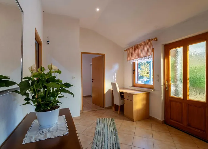 Garden House Kablar * 풀라